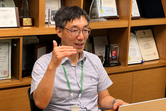 “ERP로 ‘돈의 흐름’ 관리하고 HR로 ‘사람의 흐름’ 관리한다”