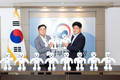 효성, 고령 국가유공자에 반려로봇 '파이보' 전달
