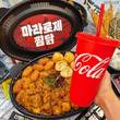 두찜X코카콜라, 한정판 콜라보 리유저블컵 출시