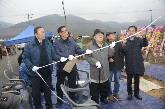 김장원 선생 송덕비 건립 제막식 성료