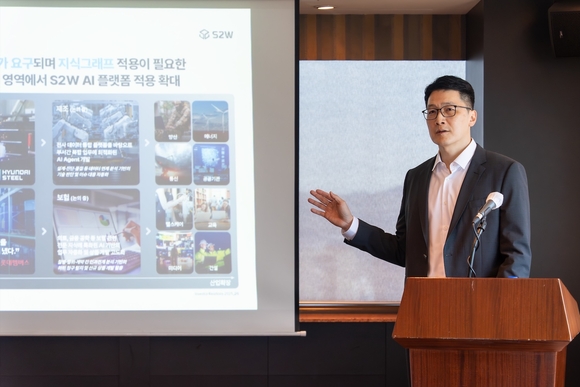 ▲서상덕 S2W 대표가 5일 열린 IPO 기자간담회에서 발표하고 있다. / 사진=S2W 에스투더블유, “글로벌 IDC 구축, 세계적 빅데이터 분석 AI 기업 목표”