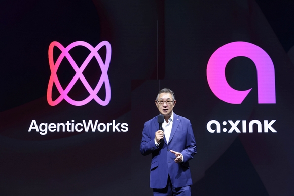 ▲현신균 LG CNS CEO가 25일 서울 강서구 마곡 LG사이언스파크 컨버전스홀에서 열린 ‘LG CNS AX 미디어데이’에서 환영사를 하고 있다. / 사진=LG CNS 현신균 LG CNS CEO “AI 에이전트 생태계로 기업 생산성 비약”
