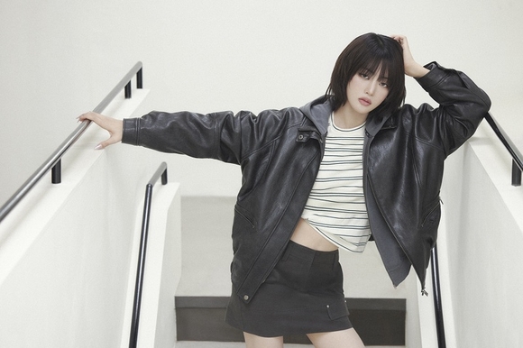 아이들 민니 X 레이브, 우아함과 반항이 공존하는 ‘보헤미안 센세이션’ 화보 공개