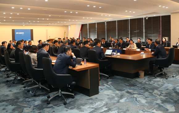 ▲NH투자증권이 4일 오전 전체 임원회의를 개최, 임직원 윤리의식 제고 및 준법경영 강화 등 윤리경영 내재화를 다짐했다. / 사진=NH투자증권