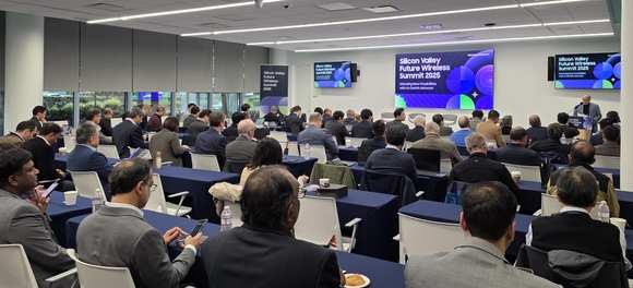 ▲11월 13일(현지시간) 미국 실리콘밸리 마운틴뷰에서 진행된 '실리콘밸리 미래 통신 서밋 2025' 행사장 전경 / 사진=삼성전자 삼성전자, 실리콘밸리 미래 통신 서밋 2025 개최