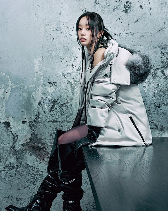 무스너클, 배우 혜리와 함께한 겨울 시즌 패딩 화보 공개