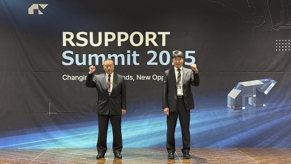 ▲서형수 알서포트 대표(오른쪽)가 미즈타니 일본법인 부사장과 함께 ‘2025 알서포트 서밋’의 힘찬 시작을 알렸다. / 사진=알서포트 알서포트, 일본서 ‘2025 알서포트 서밋’ 성료