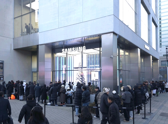 삼성전자, 갤럭시 Z 트라이폴드 국내 공식 출시