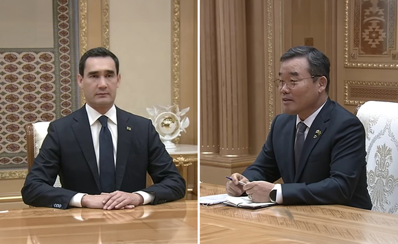 ▲세르다르 베르디무하메도프 투르크메니스탄 대통령(왼쪽)을 예방 중인 김보현 대우건설 사장(오른쪽) / 사진=대우건설 대우건설, 투르크메니스탄 사업 확대 나선다