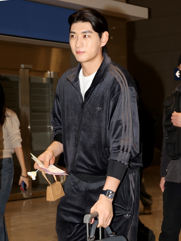 태그호이어 앰버서더 ‘이정후’, 시즌 앞두고 출국