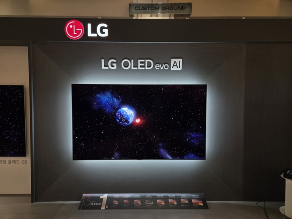 [현장] 83인치인데 22kg대…LG전자, 무선 올레드 TV W6 공개