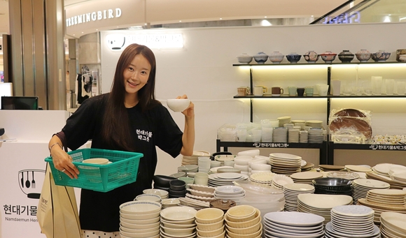 ▲'현대기물&박그릇' 팝업스토어 / 사진=롯데백화점 잠실 롯데월드몰, 현대기물&박그릇 팝업스토어 열어