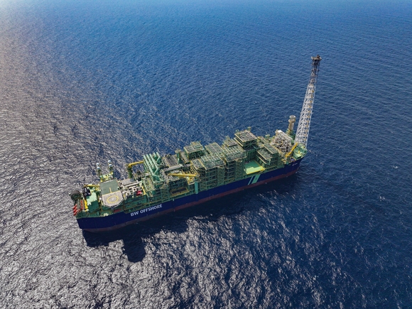 ▲바로사가스전에 설치된 부유식 복합생산설비(FPSO) 전경 / 사진=SK이노베이션 SK이노베이션 E&S, 호주서 30만 배럴 초경질유 들여온다